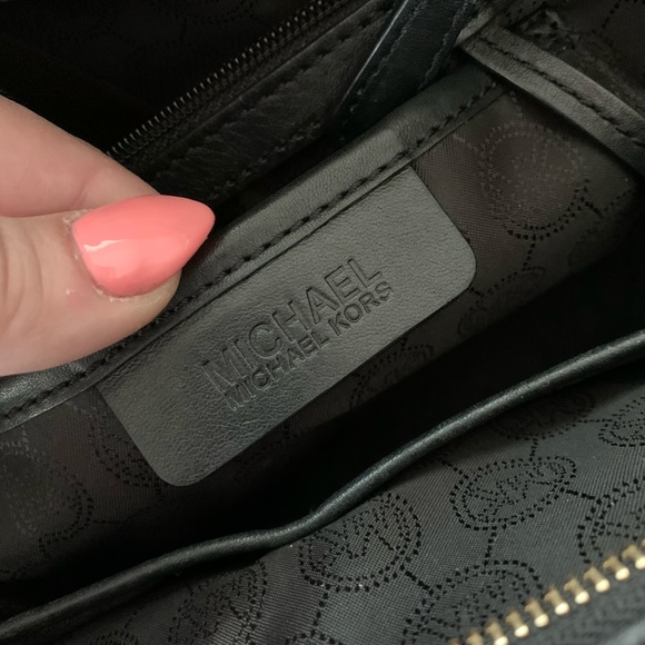 Beautiful Quilted Michael Kors Selma Satchel - Picture 6 of 8